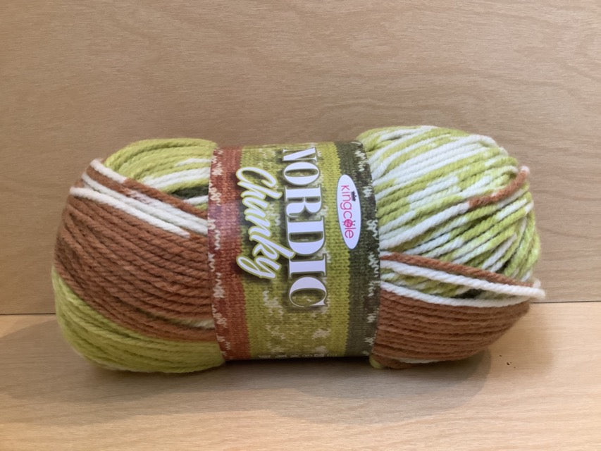 Color 4806 Sune. Light green, off white, tawny variegated yarn