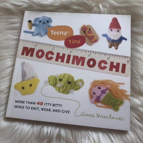 The front cover of the book "Teeny-Tiny Mochimochi"