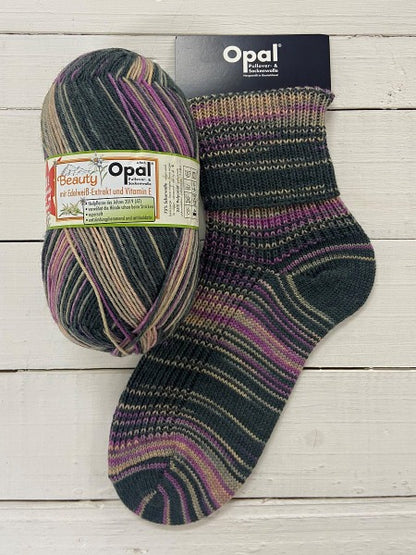 Opal Beauty Pullover & Sockenwolle
